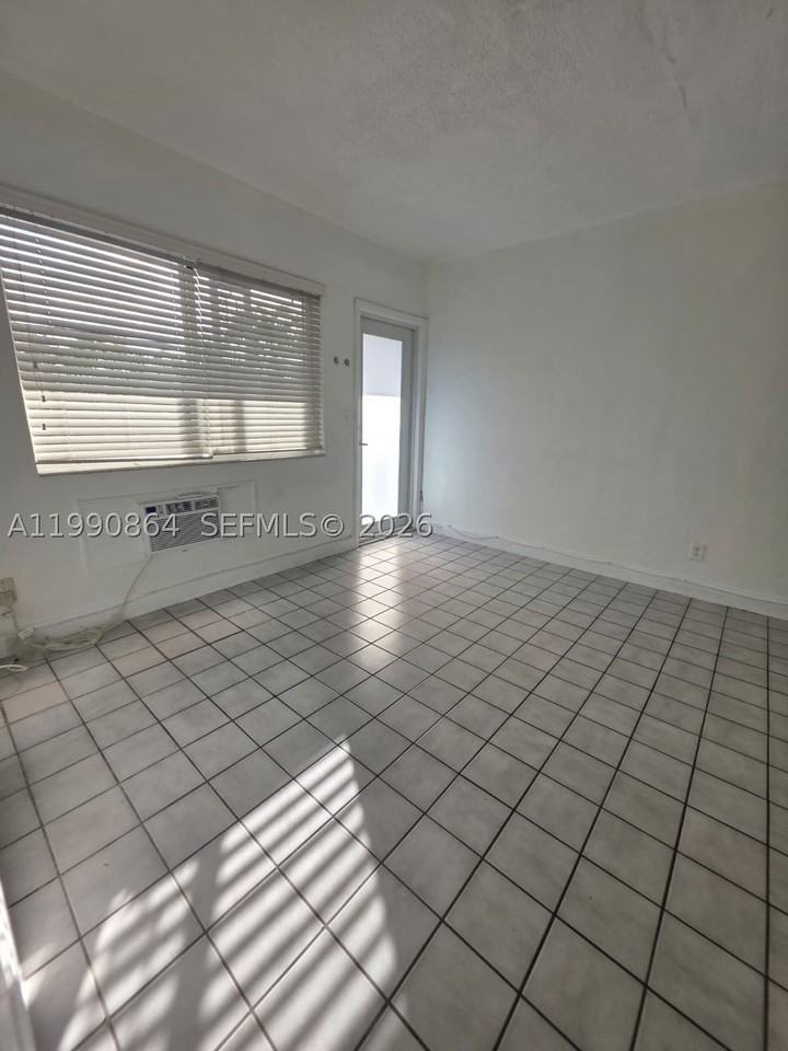 7155 Rue Notre Dame #9 - Photo 5 of 14