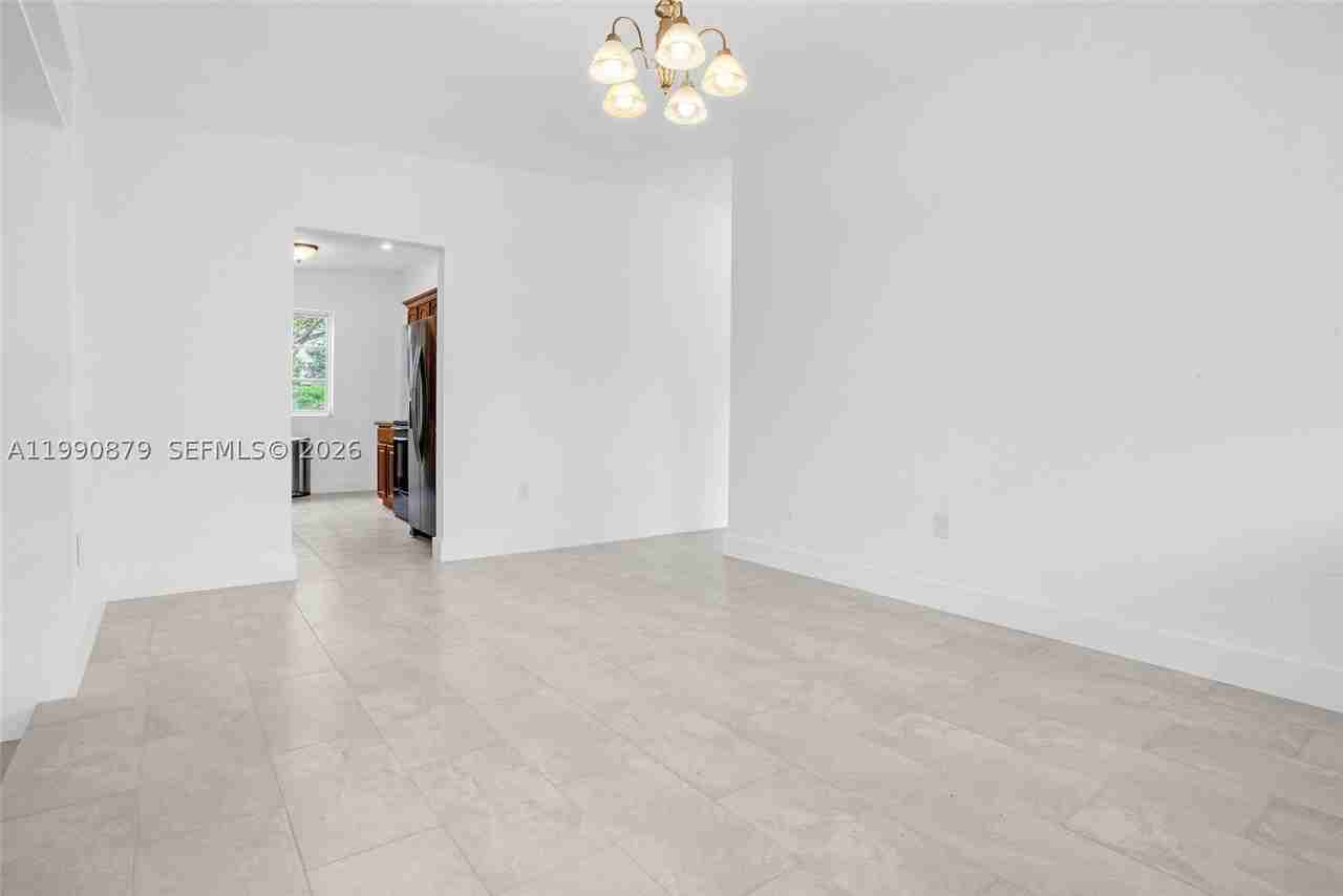 6339 Sw 32nd St - Photo 6 of 45