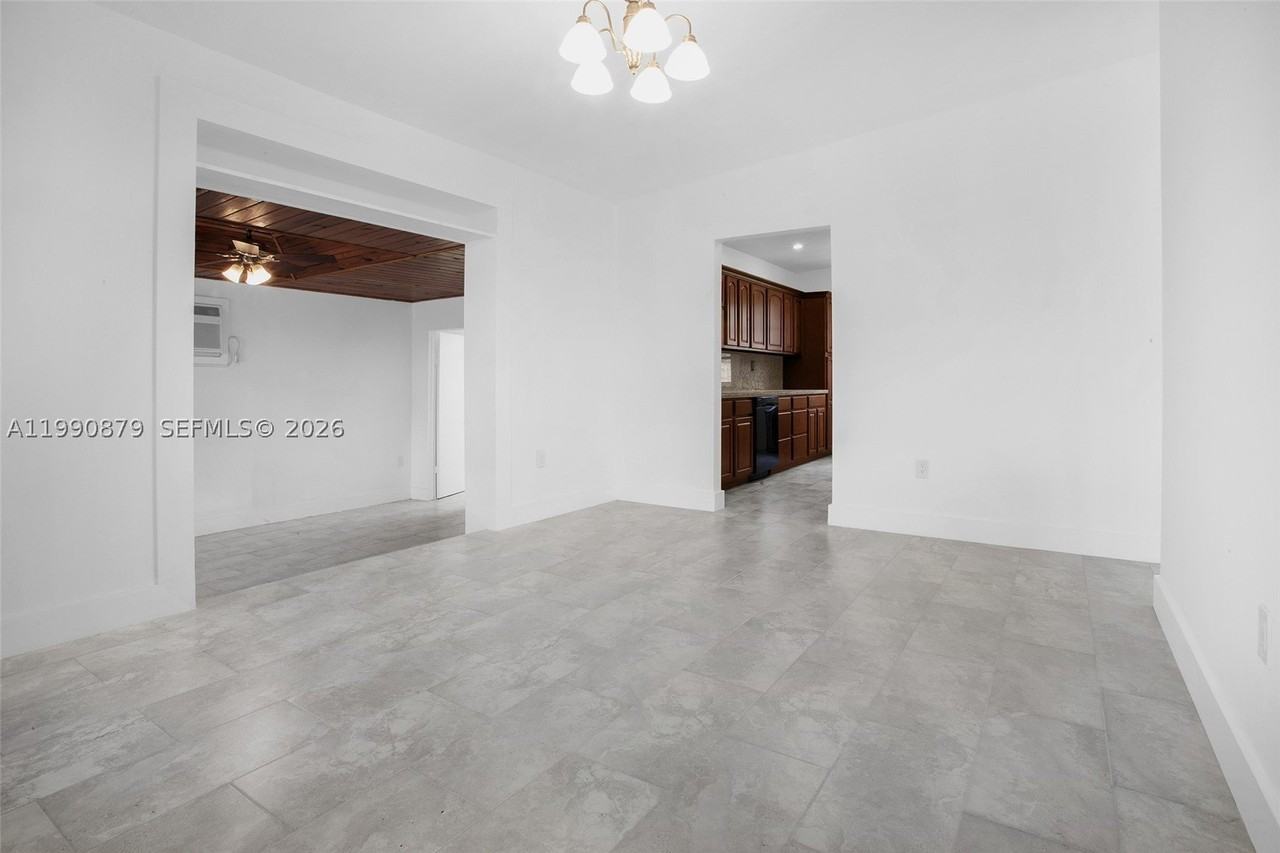 6339 Sw 32nd St - Photo 7 of 45