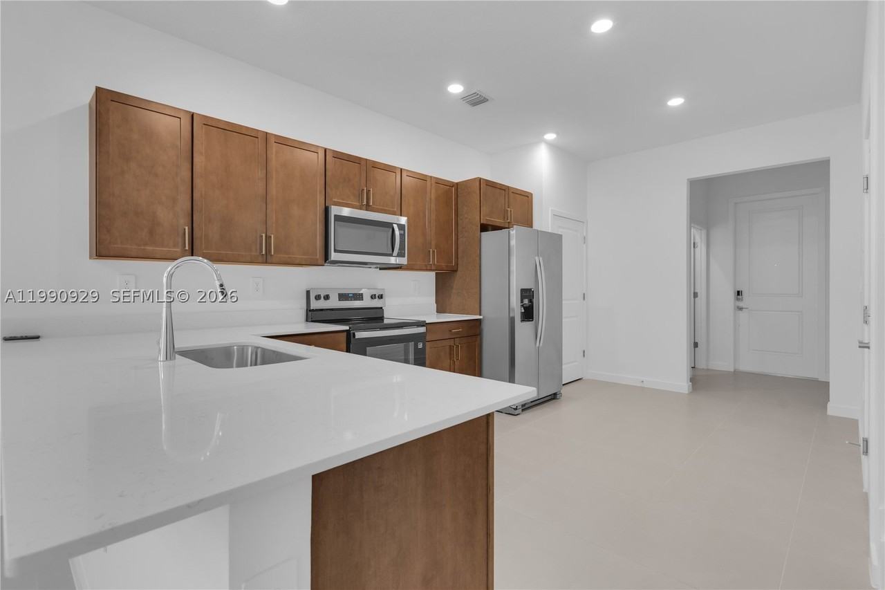 615 Ne 1st Ter - Photo 6 of 48