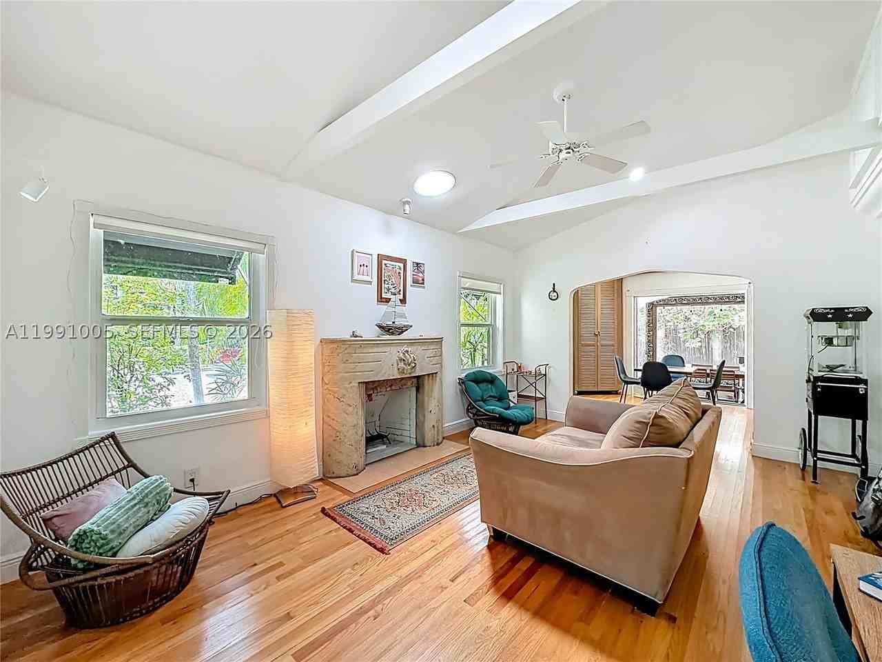 1419 Ne 4th Ct - Photo 5 of 50
