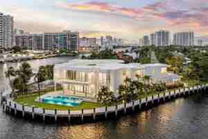 featured image of 501 Palm Dr
