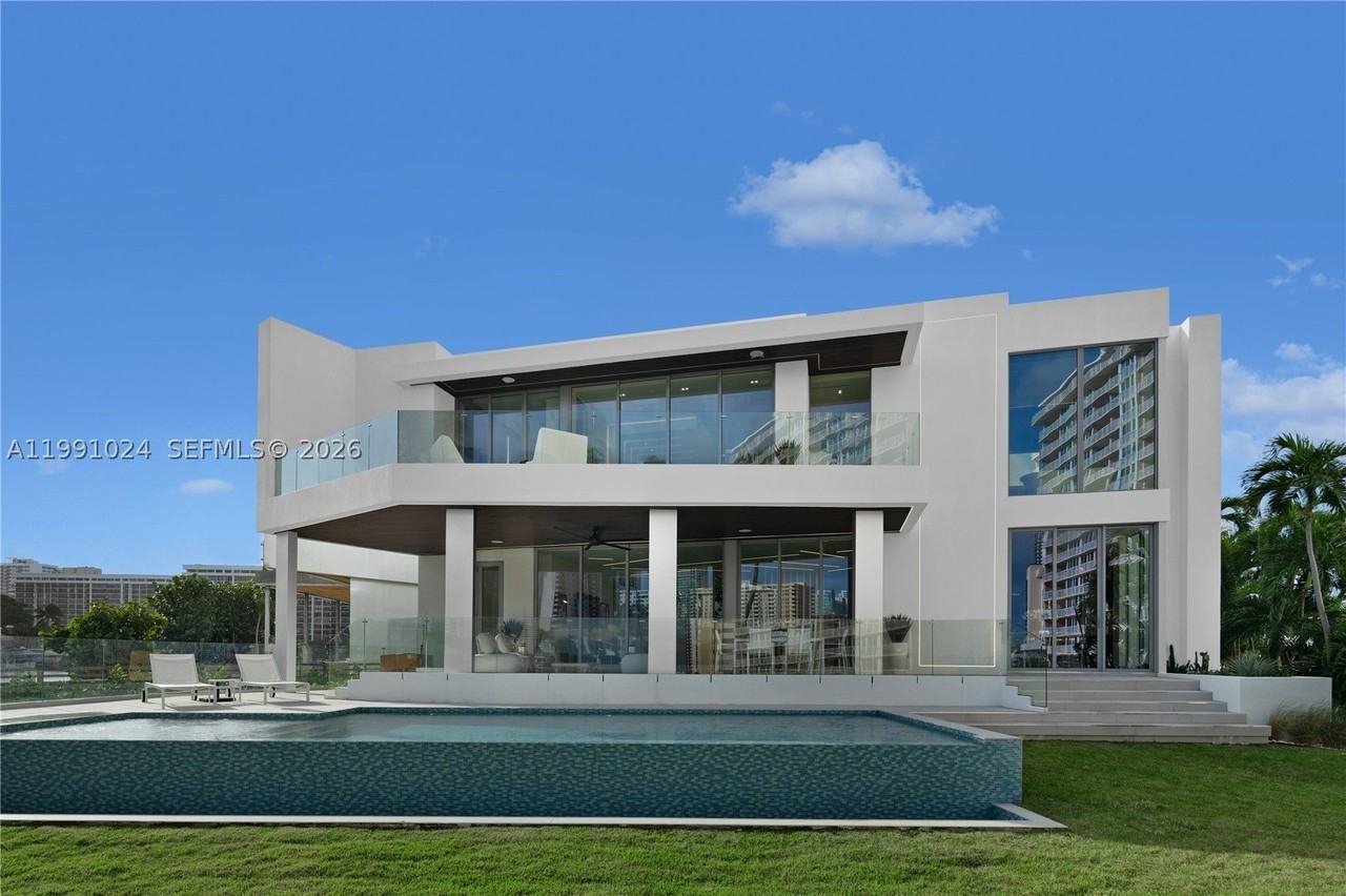 501 Palm Dr - Photo 5 of 50