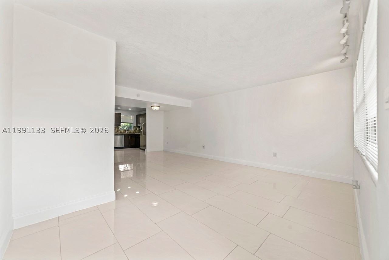 1560 Ne 151st St #103 - Photo 3 of 22