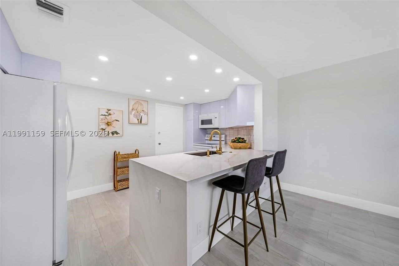 2100 S Ocean Dr #5B
