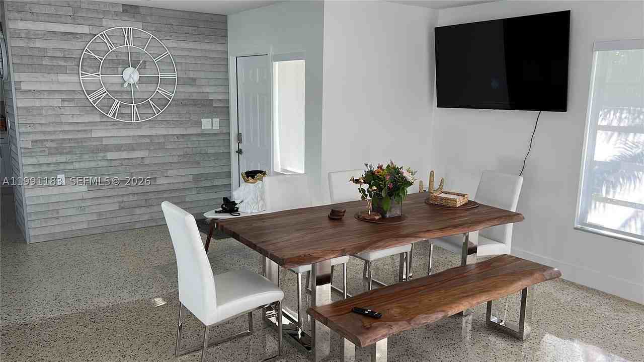 750 Polk St - Photo 4 of 7