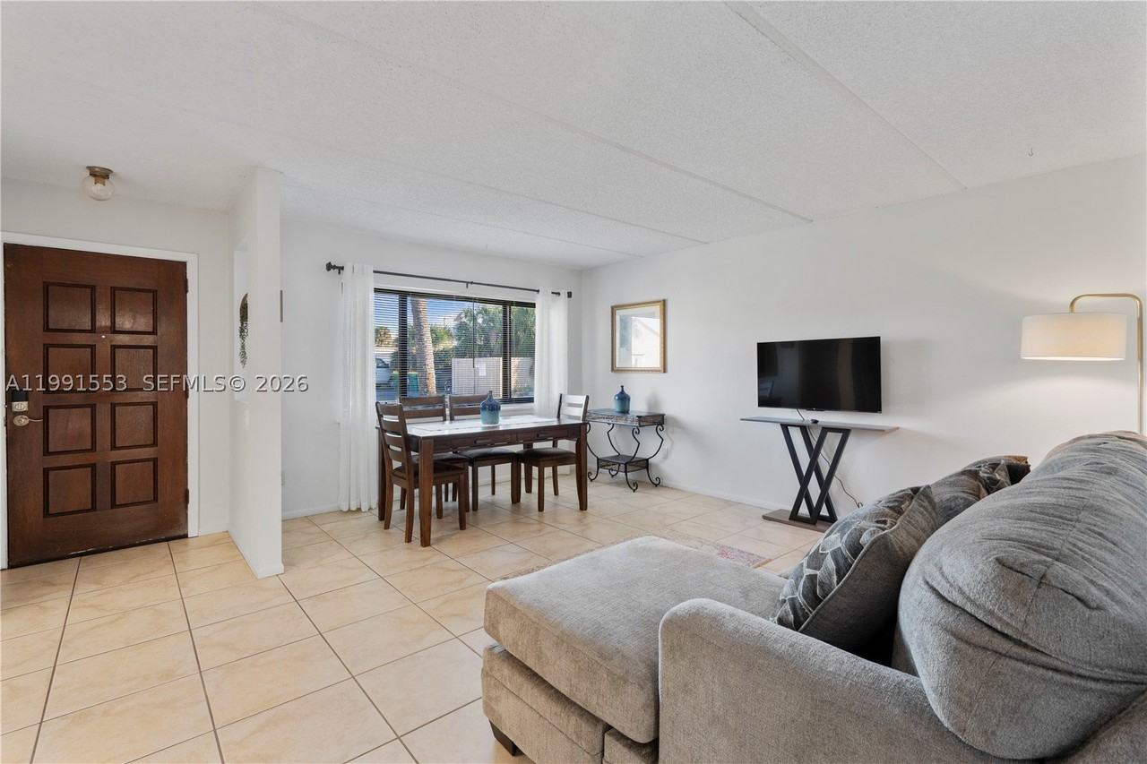 1145 N Shannon Ave #39 - Photo 3 of 35