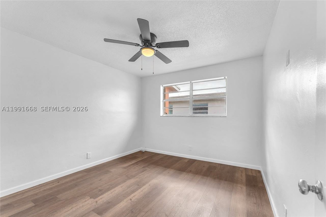3750 Sw 59th Ave #3 - Photo 5 of 7