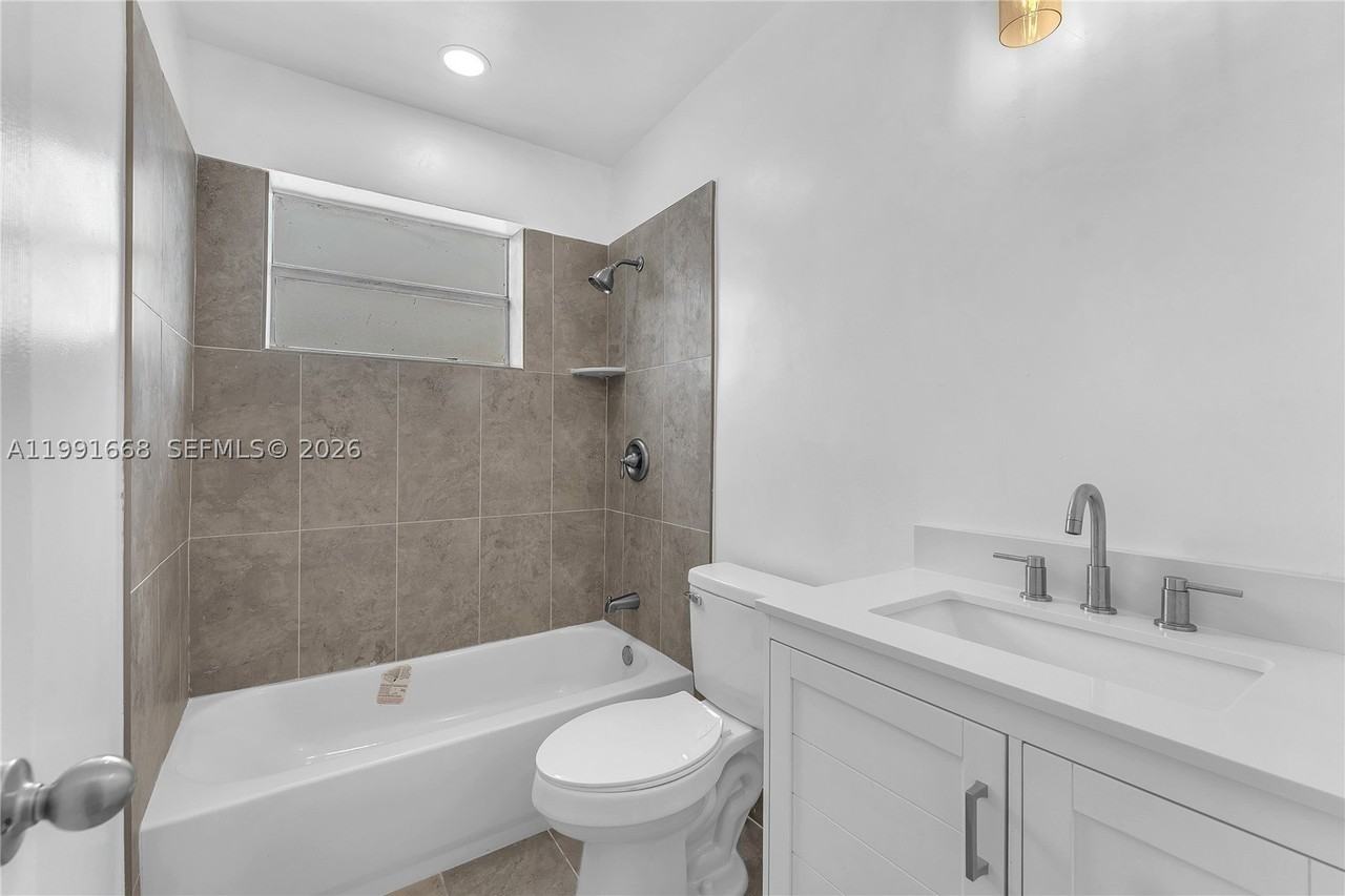3750 Sw 59th Ave #3 - Photo 6 of 7