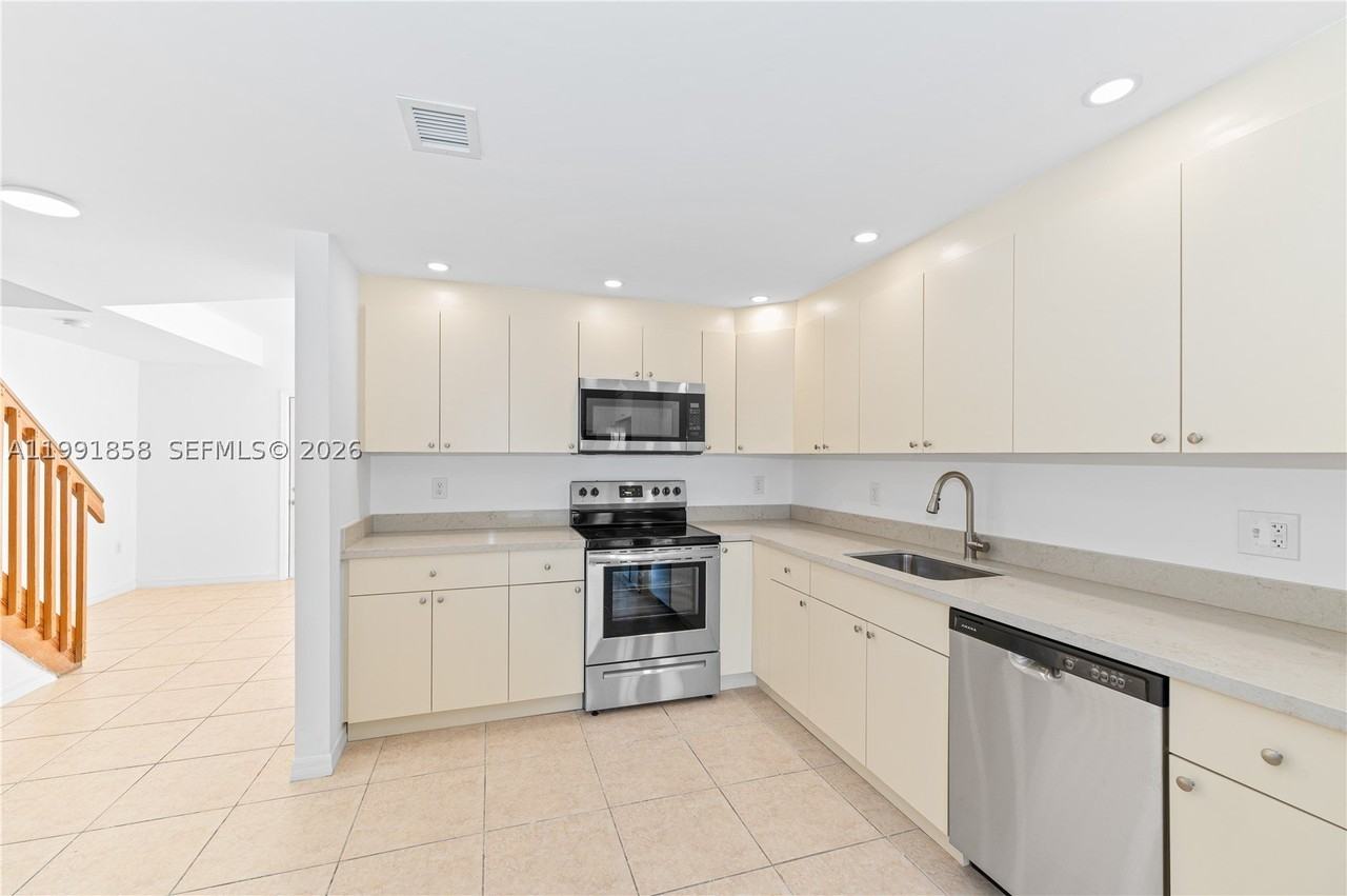 365 Nw 109th Ave #701 - Photo 5 of 21