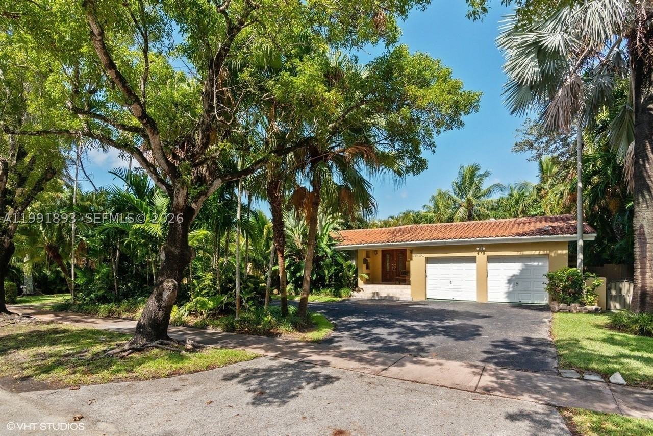 3920 Monserrate St - Photo 3 of 46