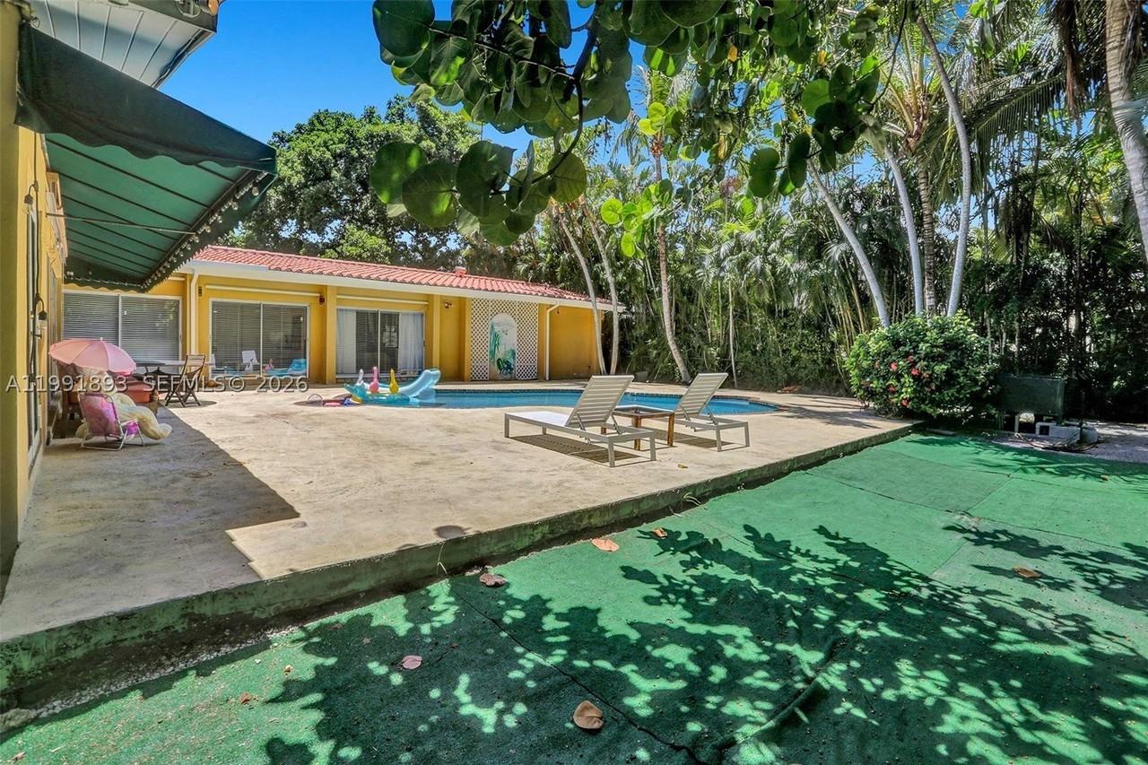 3920 Monserrate St - Photo 6 of 46
