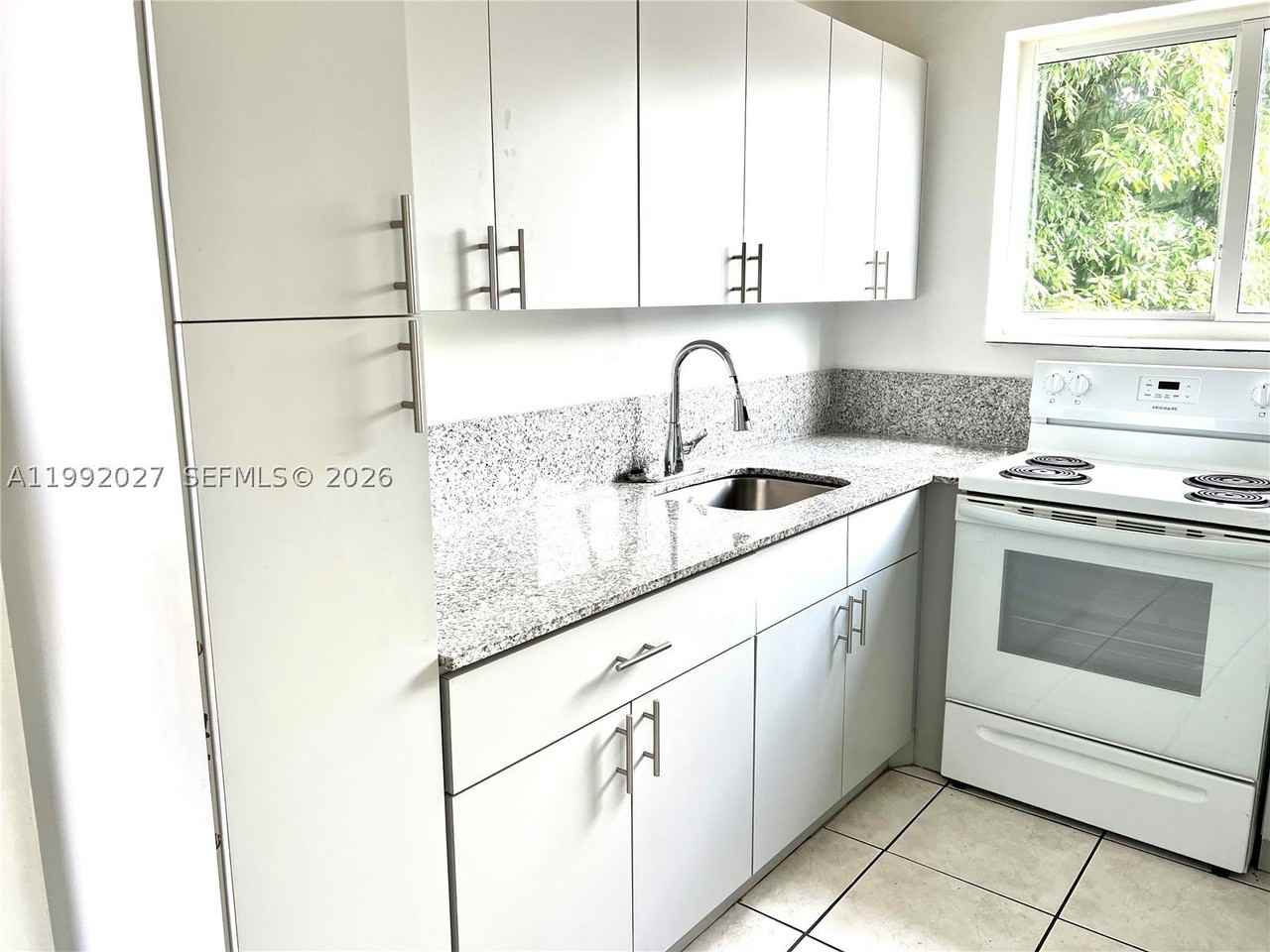 2121 Sw 4th St #2 - Photo 4 of 17