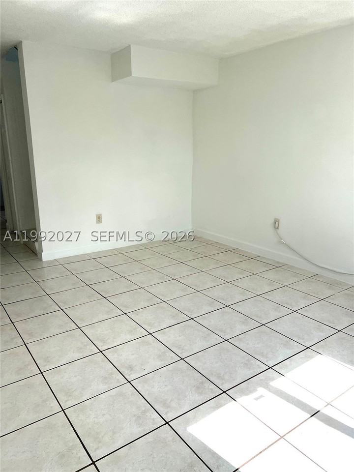 2121 Sw 4th St #2 - Photo 6 of 17