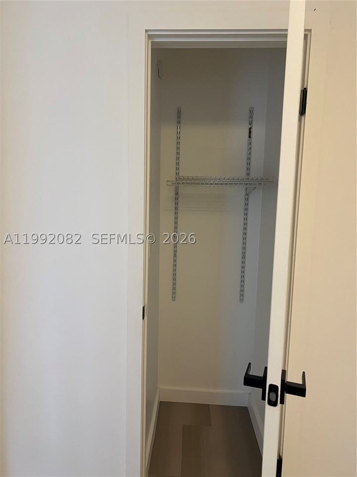 225 Se 16th Ave #3 - Photo 5 of 17