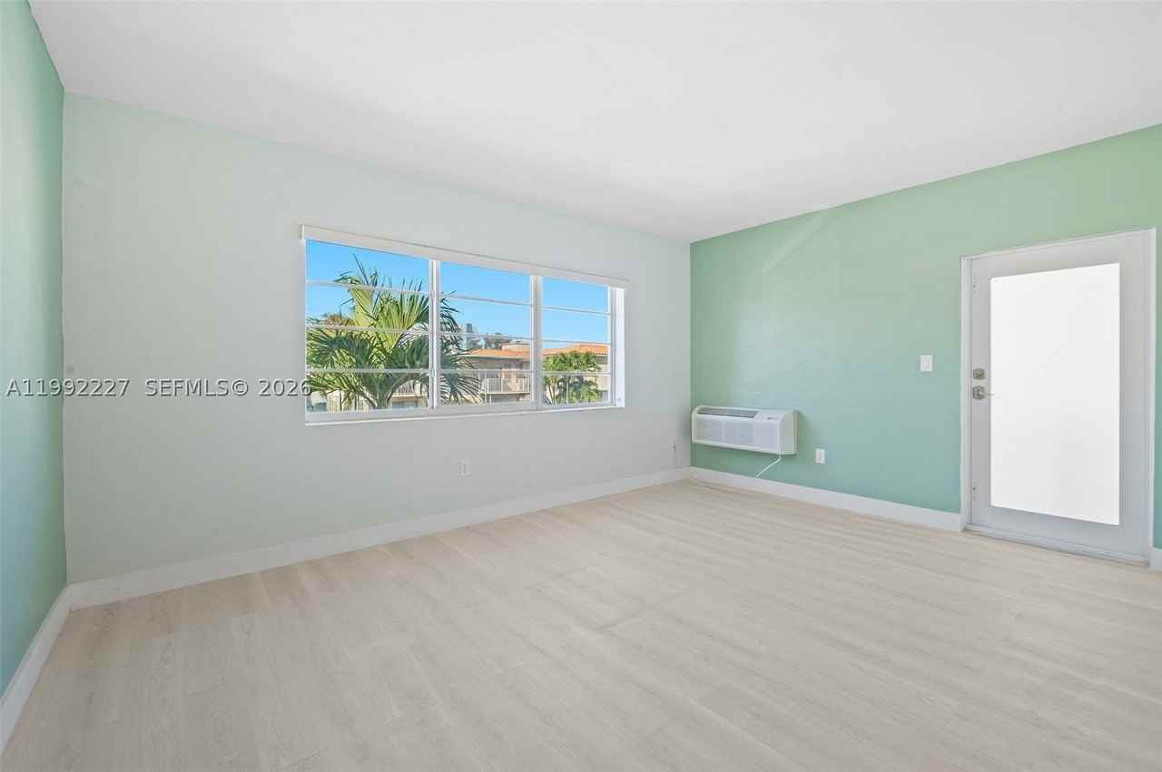 7315 Byron Ave #10 - Photo 4 of 27