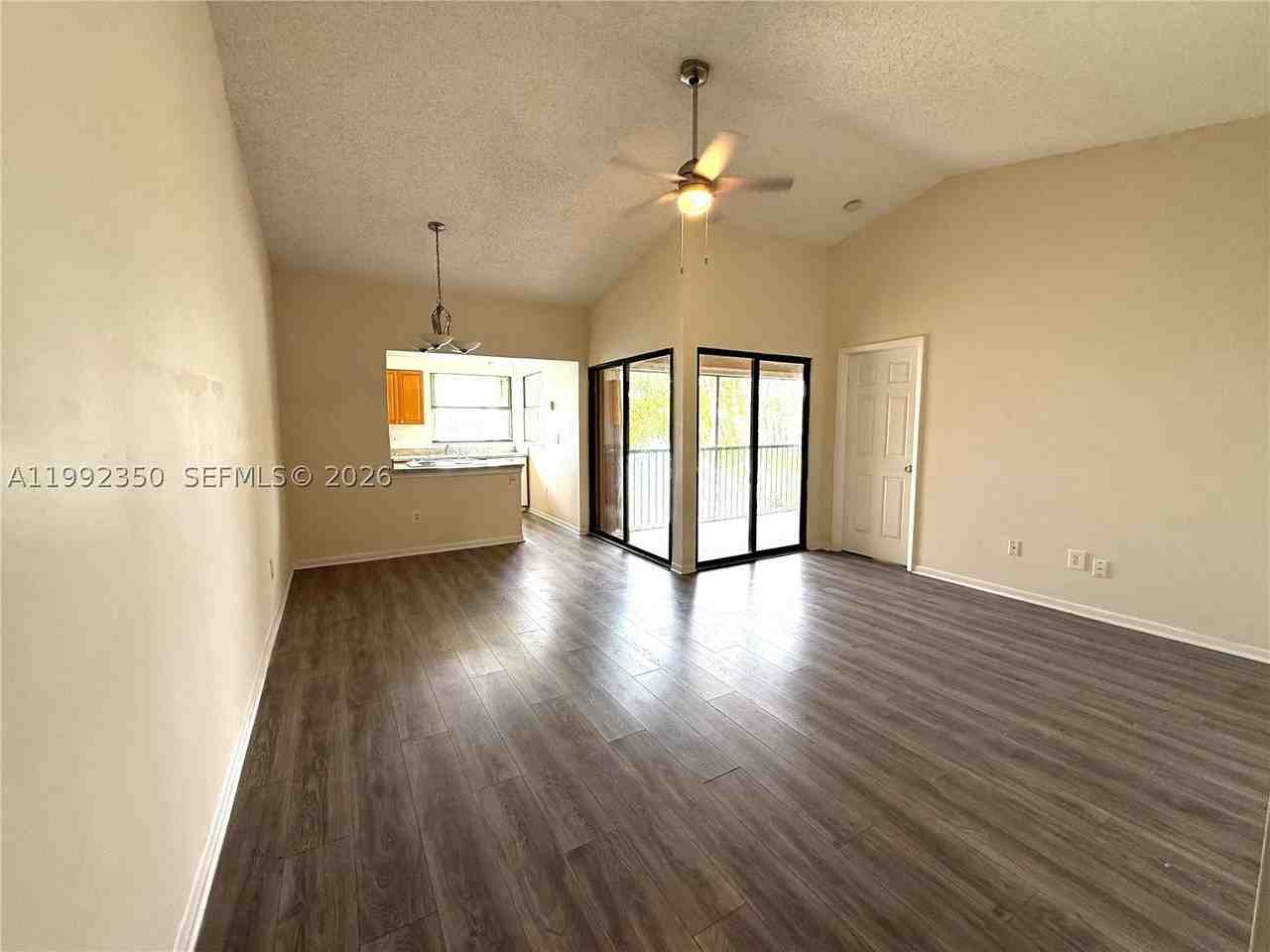 800 Independence Dr #800I - Photo 4 of 15