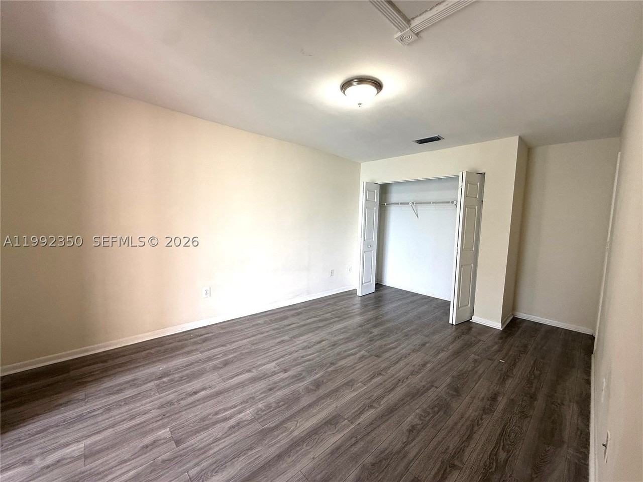 800 Independence Dr #800I - Photo 6 of 15