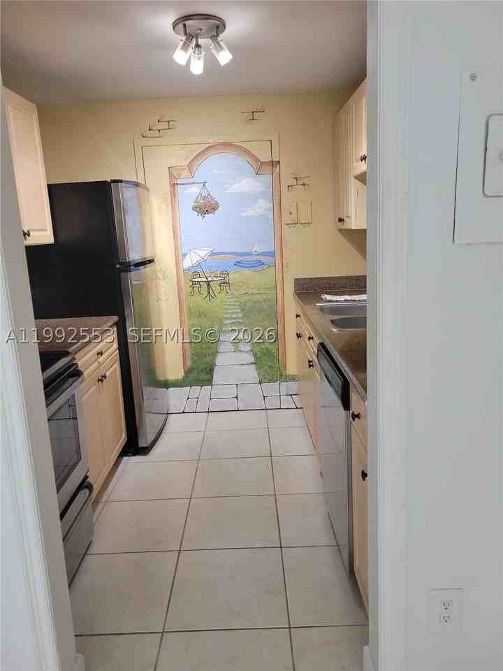 2020 Ne 135th St #904 - Photo 3 of 16