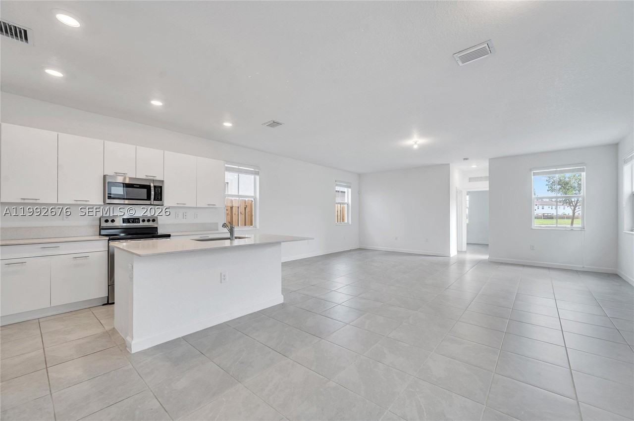 2300 Nw 130th St - Photo 5 of 48