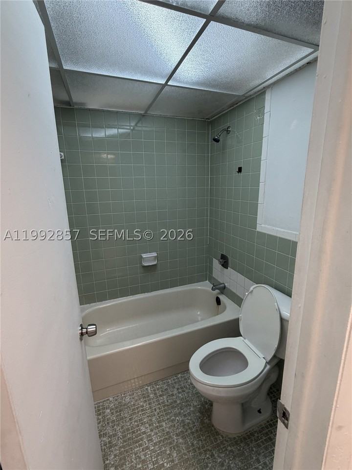 7010 Nw 186th St #5-121A - Photo 2 of 8