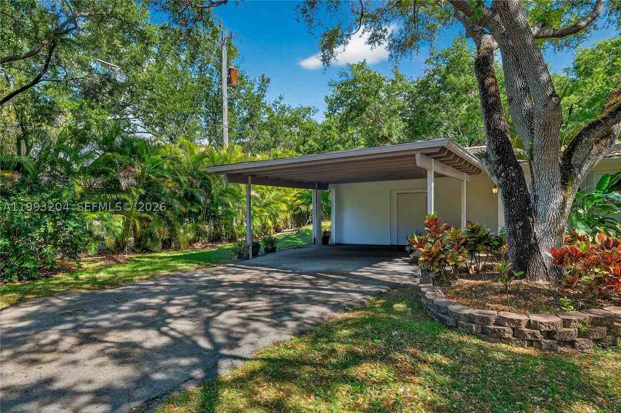 6767 Sw 154th St - Photo 4 of 46