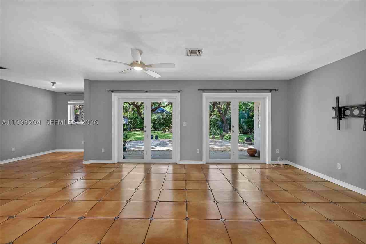 6767 Sw 154th St - Photo 7 of 46