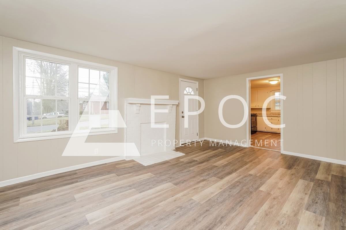 2943 Broadbay Dr - Photo 6 of 16
