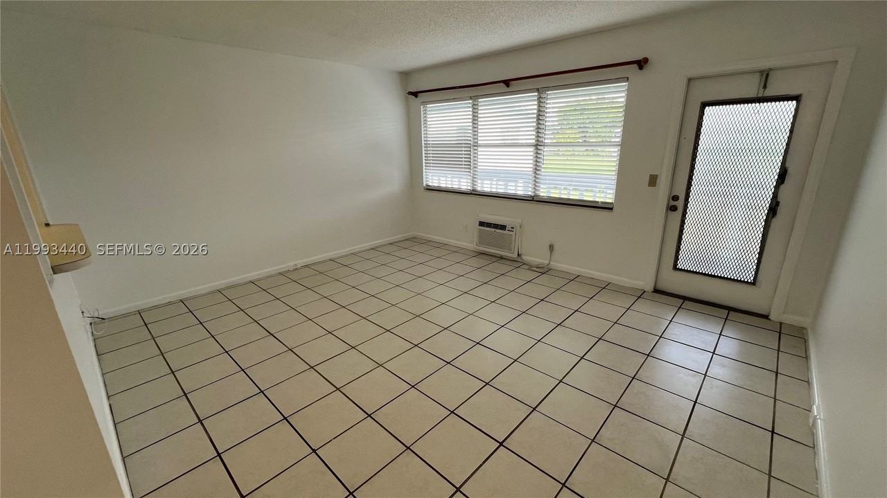 306 Newport T #306 - Photo 4 of 25