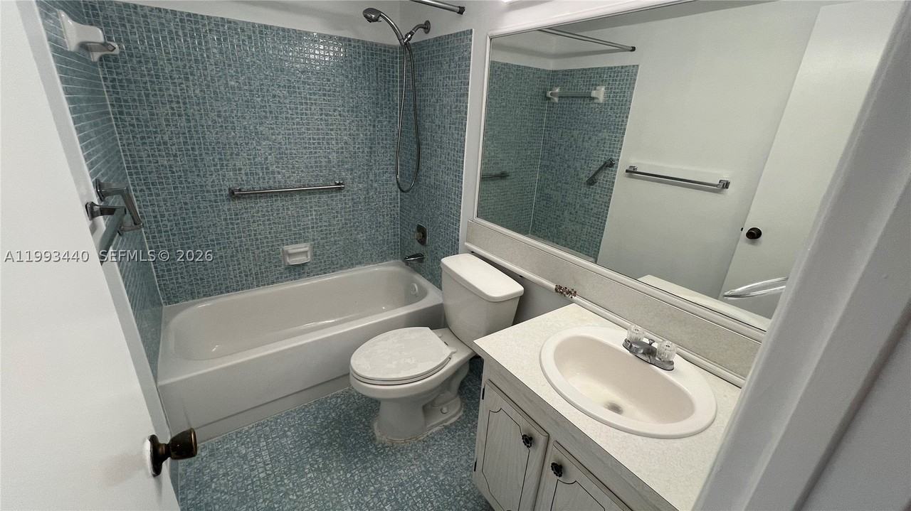 306 Newport T #306 - Photo 7 of 25