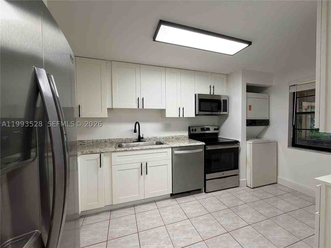 400 Commodore Dr #101 - Photo 5 of 44