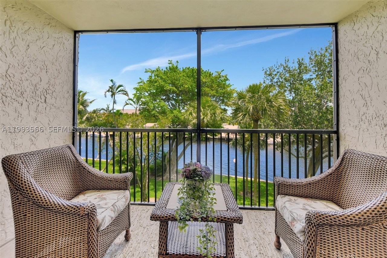 14 Royal Palm Way - Photo 2 of 25