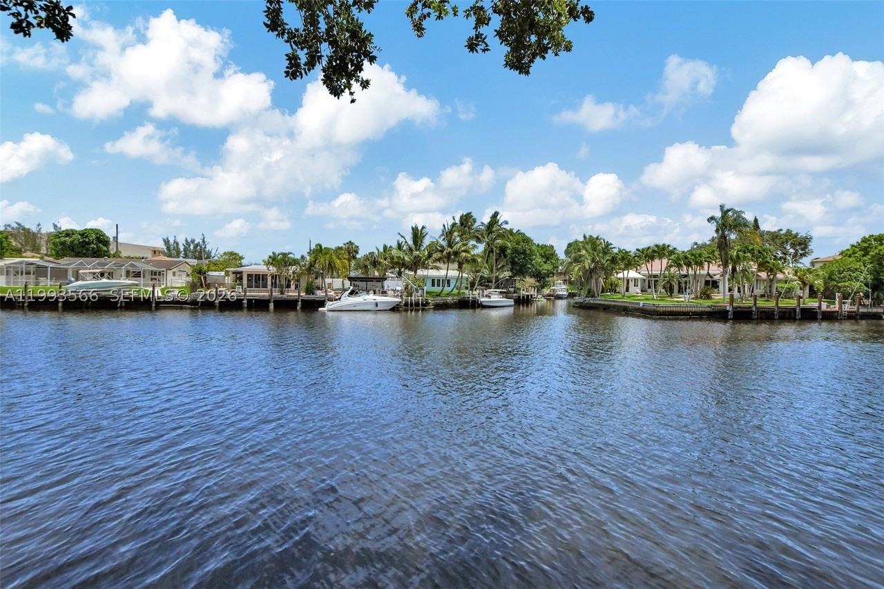 14 Royal Palm Way - Photo 3 of 25