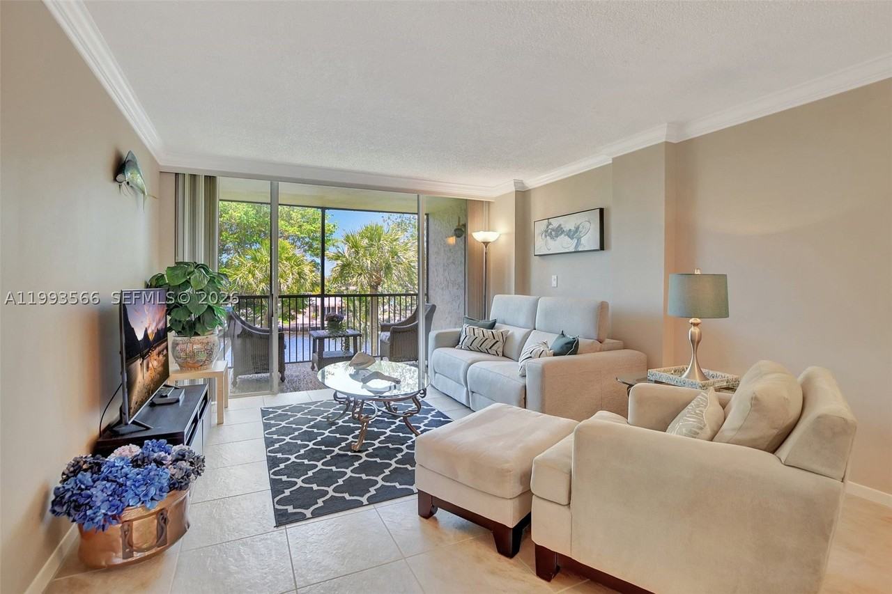 14 Royal Palm Way - Photo 4 of 25