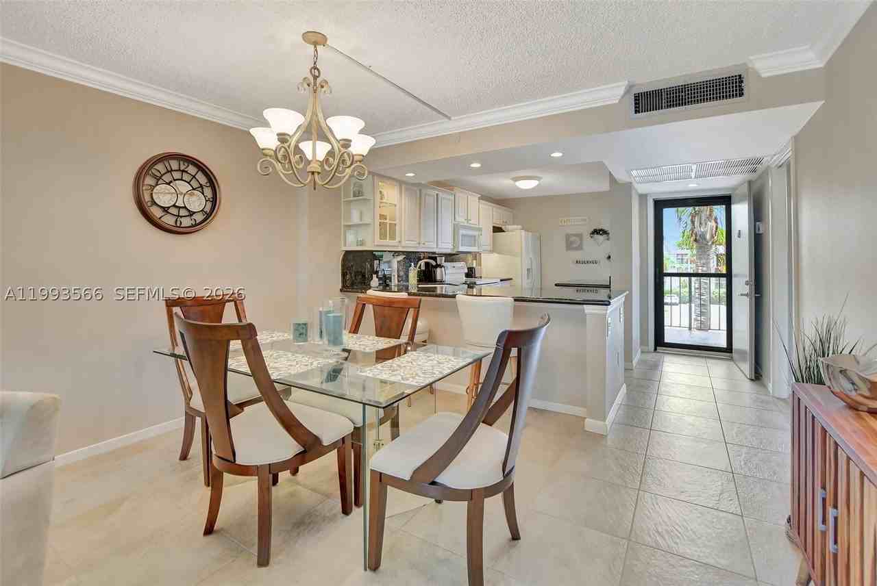14 Royal Palm Way - Photo 6 of 25