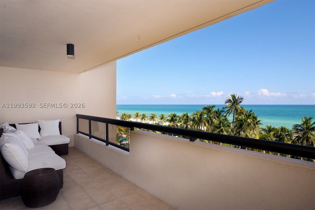 2555 Collins Ave #703