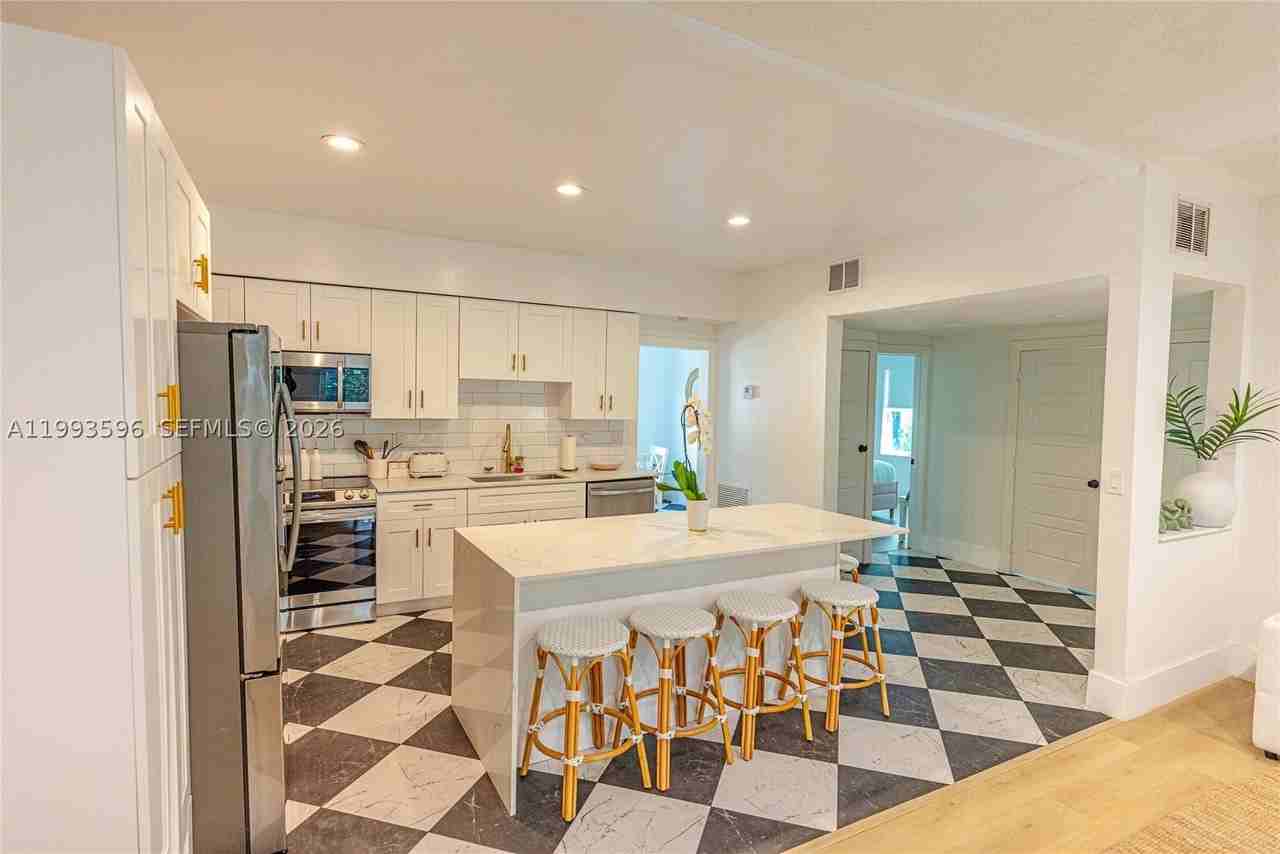 745 Nw 47th Ter - Photo 5 of 15