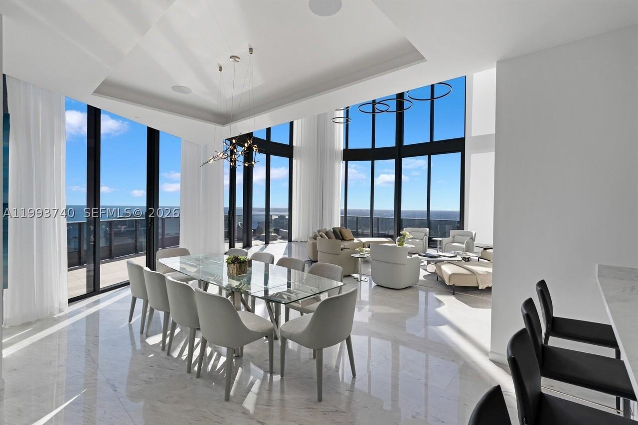 1000 Brickell Plz - Photo 7 of 48