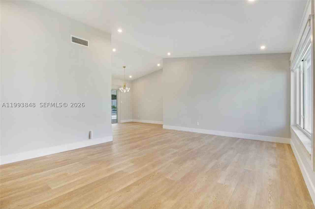 11011 Sw 110th Rd - Photo 6 of 15