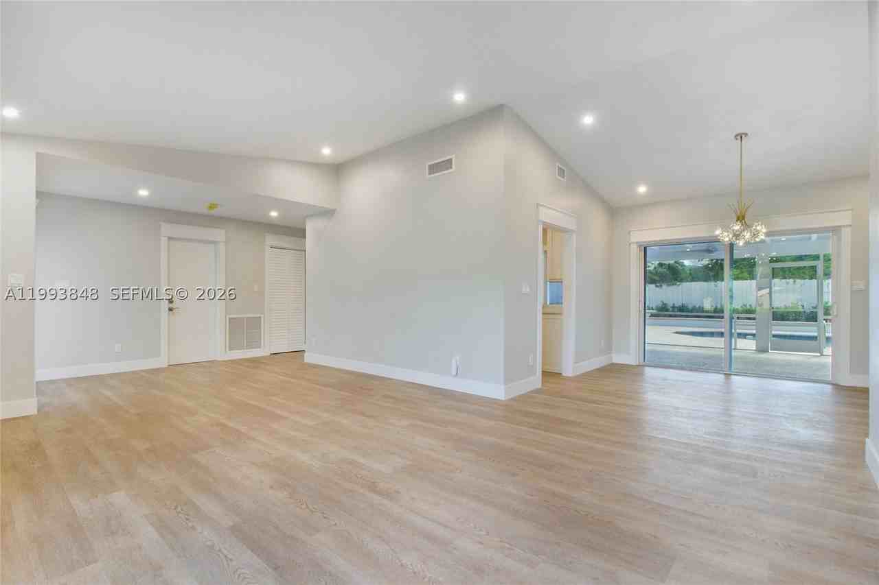 11011 Sw 110th Rd - Photo 7 of 15