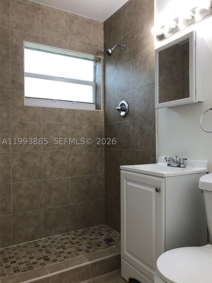 2362 Nw 34th St #2 - Photo 5 of 8