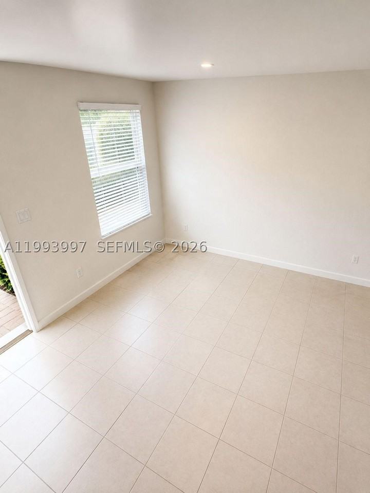 12773 Sw 234th Ter - Photo 4 of 9