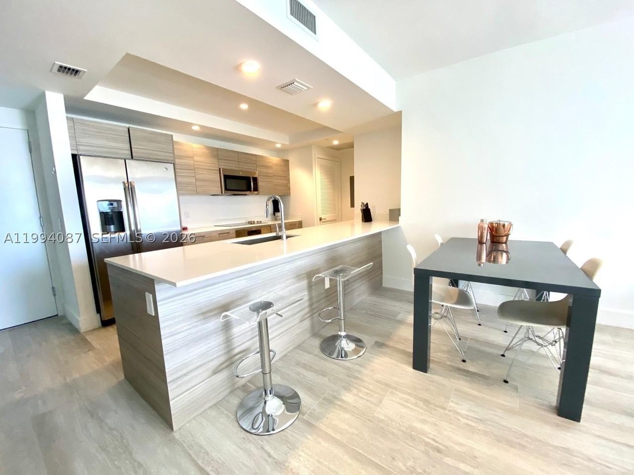 121 Ne 34th St #807