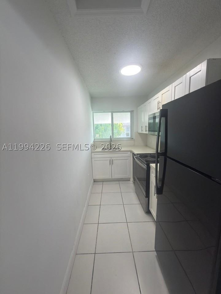 2622 Nw 24th St #3B - Photo 6 of 11