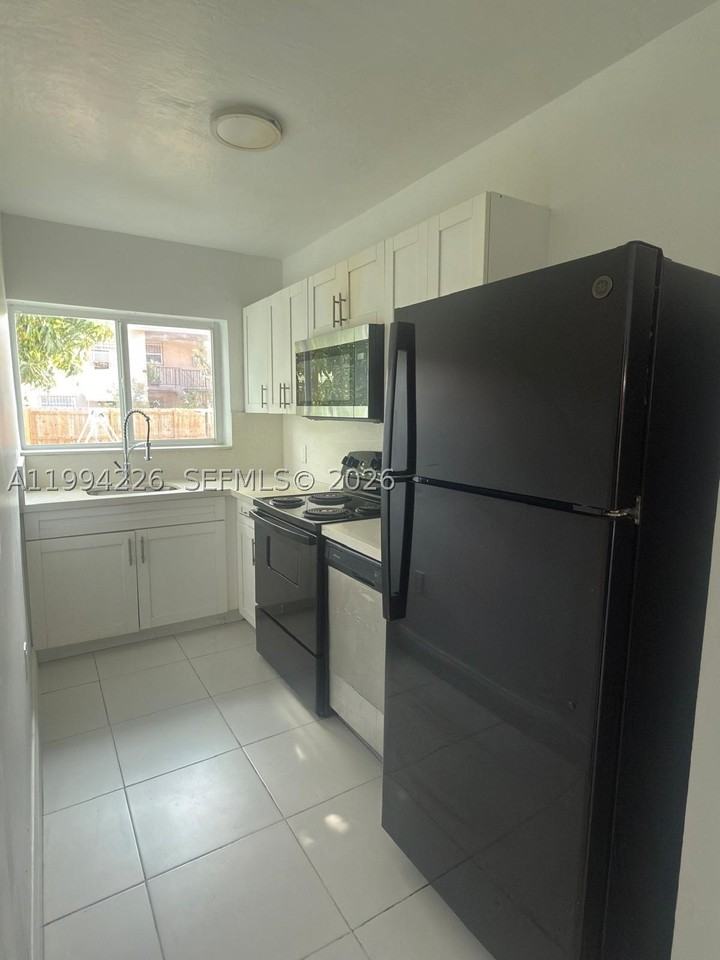 2622 Nw 24th St #3B - Photo 7 of 11