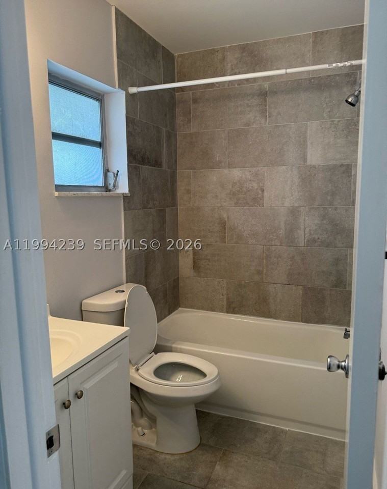 1824 Monroe St #14 - Photo 7 of 16