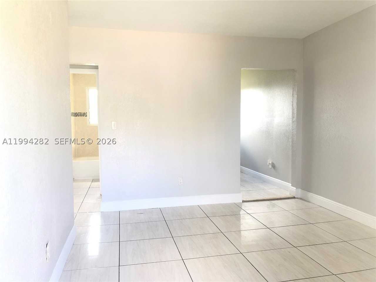 1940 Washington Ave #11 - Photo 3 of 13