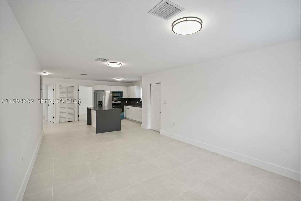 5823 Nw 30th Ave #5823 - Photo 4 of 29