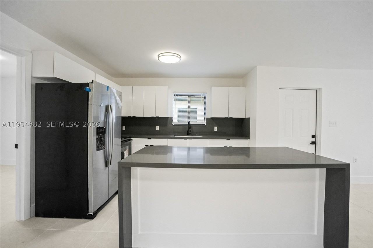 5823 Nw 30th Ave #5823 - Photo 6 of 29