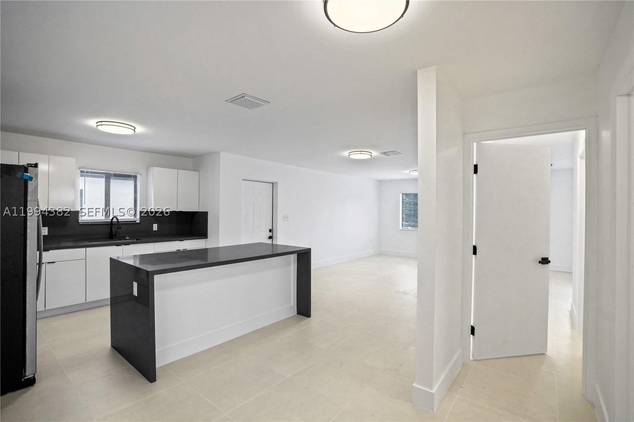 5823 Nw 30th Ave #5823 - Photo 7 of 29